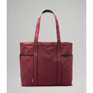 Lululemon Daily Multi-Pocket Tote Bag 20L